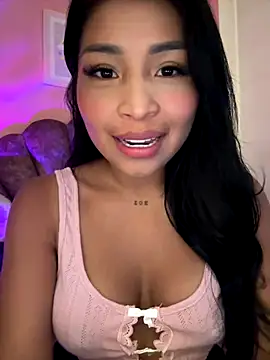 Snapshot of Pocahontascute_33 chatting on 10-22-25, 04:29 Pocahontascute 33 online show from 10-22-25, 04:29