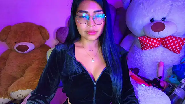 Snapshot of Pocahontascute_33 chatting on 06-05-26, 01:12 Pocahontascute 33 online show from 06-05-26, 01:12