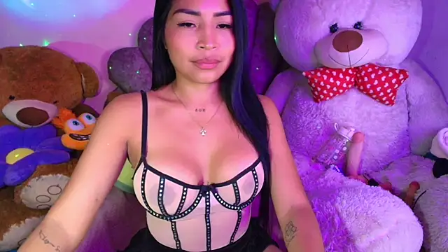 Snapshot of Pocahontascute_33 chatting on 06-25-26, 05:12 Pocahontascute 33 online show from 06-25-26, 05:12