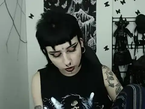 Snapshot of n0sferatus__ chatting on 10-25-25, 01:02 n0sferatus online show from 10-25-25, 01:02