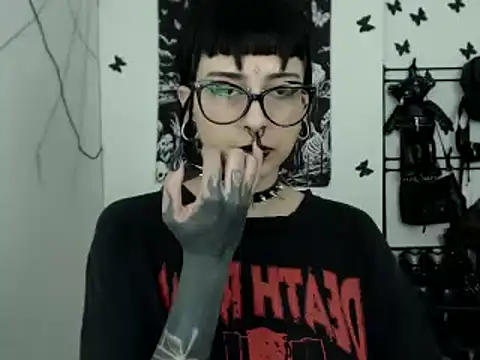 Snapshot of n0sferatus__ chatting on 10-28-25, 03:54 n0sferatus online show from 10-28-25, 03:54