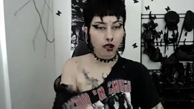 Snapshot of n0sferatus__ chatting on 11-14-25, 06:06 n0sferatus online show from 11-14-25, 06:06