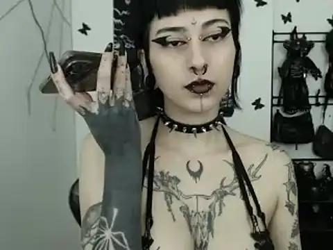 Snapshot of n0sferatus__ chatting on 11-28-25, 03:53 n0sferatus online show from 11-28-25, 03:53