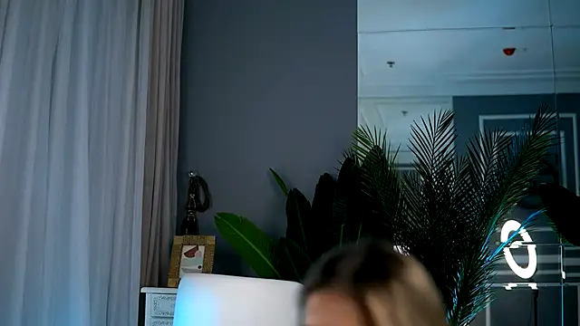 Snapshot of KellyMathews chatting on 09-10-25, 02:11 KellyMathews online show from 09-10-25, 02:11