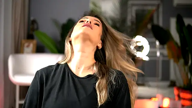 Snapshot of KellyMathews chatting on 10-08-25, 01:47 KellyMathews online show from 10-08-25, 01:47