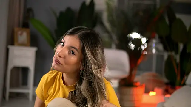 Snapshot of KellyMathews chatting on 10-31-25, 01:50 KellyMathews online show from 10-31-25, 01:50