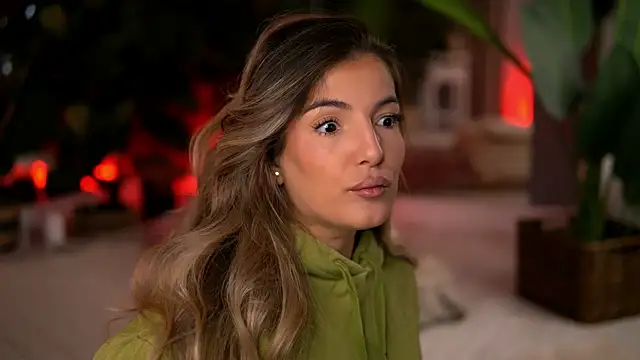 KellyMathews online show from 12-22-25, 03:03