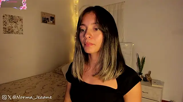 Snapshot of Norma-Jeaane chatting on 02-17-25, 09:41 Norma-Jeaane online show from 02-17-25, 09:41
