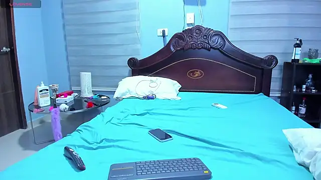 Snapshot of bella-black chatting on 03-04-25, 12:07 bella-black online show from 03-04-25, 12:07