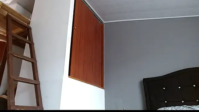 Snapshot of Emilia_1995 chatting on 07-08-26, 03:27 Emilia 1995 online show from 07-08-26, 03:27