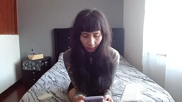 Snapshot of Emilia_1995 chatting on 07-14-26, 02:12 Emilia 1995 online show from 07-14-26, 02:12