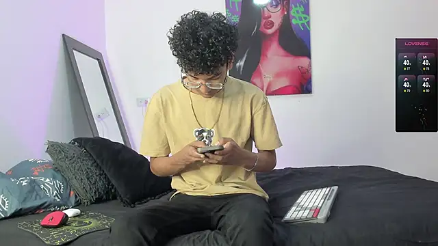 Snapshot of harrytwink18 chatting on 01-29-25, 01:17 harrytwink18 online show from 01-29-25, 01:17