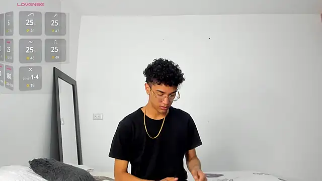 Snapshot of harrytwink18 chatting on 12-16-25, 02:22 harrytwink18 online show from 12-16-25, 02:22