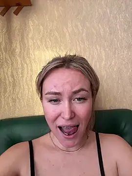 Snapshot of LovenseLush chatting on 01-18-25, 12:04 LovenseLush online show from 01-18-25, 12:04