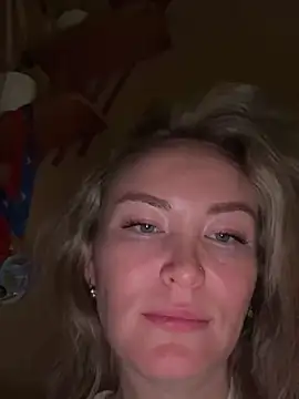 Snapshot of LovenseLush chatting on 01-22-25, 10:48 LovenseLush online show from 01-22-25, 10:48