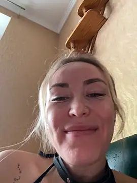 Snapshot of LovenseLush chatting on 11-20-25, 09:20 LovenseLush online show from 11-20-25, 09:20