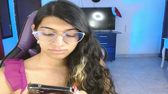 engielphoenis14 online show from 12-15-25, 09:41