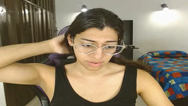 Snapshot of engielphoenis14 chatting on 06-12-26, 01:04 engielphoenis14 online show from 06-12-26, 01:04
