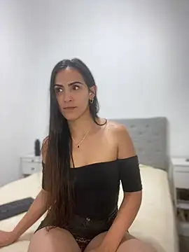 Snapshot of alessandra-a chatting on 12-15-24, 08:36 alessandra-a online show from 12-15-24, 08:36