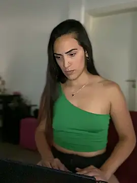 Snapshot of alessandra-a chatting on 01-02-25, 09:50 alessandra-a online show from 01-02-25, 09:50