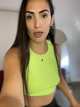 Snapshot of alessandra-a chatting on 01-06-25, 05:06 alessandra-a online show from 01-06-25, 05:06