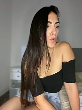 Snapshot of alessandra-a chatting on 01-13-25, 04:28 alessandra-a online show from 01-13-25, 04:28