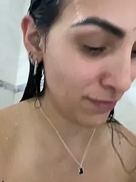 Snapshot of alessandra-a chatting on 02-19-25, 12:25 alessandra-a online show from 02-19-25, 12:25