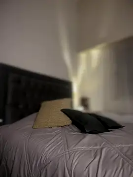 Snapshot of alessandra-a chatting on 10-01-25, 03:45 alessandra-a online show from 10-01-25, 03:45