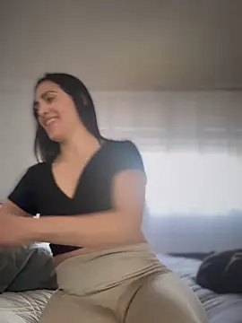 Snapshot of alessandra-a chatting on 10-01-25, 05:30 alessandra-a online show from 10-01-25, 05:30