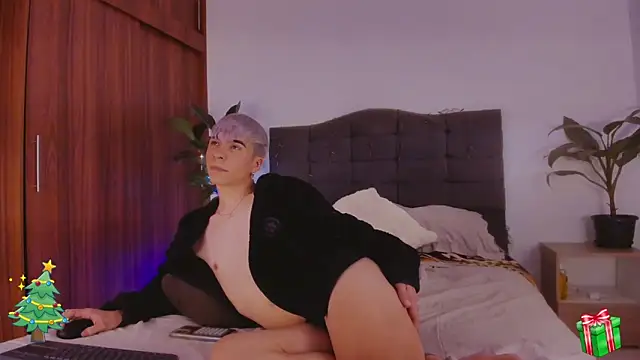 Snapshot of 2gays_1Str8 chatting on 12-18-24, 08:47 2gays 1Str8 online show from 12-18-24, 08:47