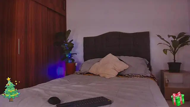 Snapshot of 2gays_1Str8 chatting on 12-22-24, 08:25 2gays 1Str8 online show from 12-22-24, 08:25