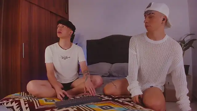 Snapshot of 2gays_1Str8 chatting on 12-28-24, 09:51 2gays 1Str8 online show from 12-28-24, 09:51