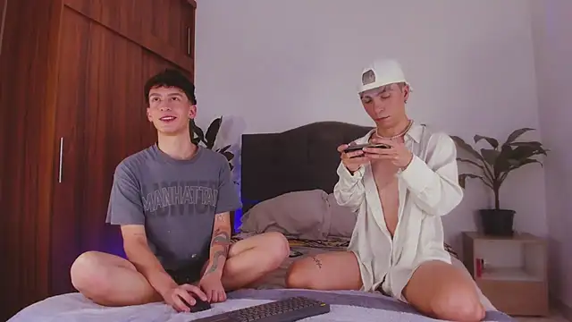 Snapshot of 2gays_1Str8 chatting on 01-23-25, 02:02 2gays 1Str8 online show from 01-23-25, 02:02