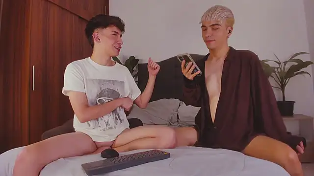 Snapshot of 2gays_1Str8 chatting on 02-23-25, 02:51 2gays 1Str8 online show from 02-23-25, 02:51