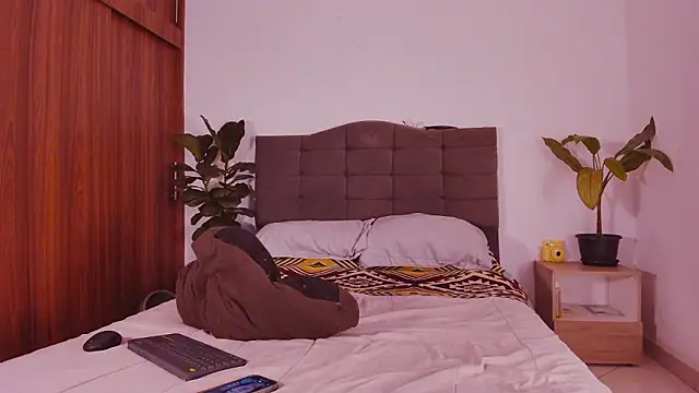 Snapshot of 2gays_1Str8 chatting on 10-22-25, 07:35 2gays 1Str8 online show from 10-22-25, 07:35