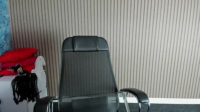 Snapshot of Emily_Gin chatting on 10-30-25, 10:06 Emily Gin online show from 10-30-25, 10:06