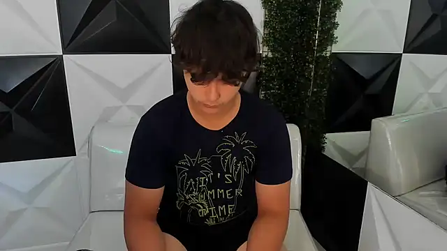 Dani cumboy online show from 11-21-25, 01:32