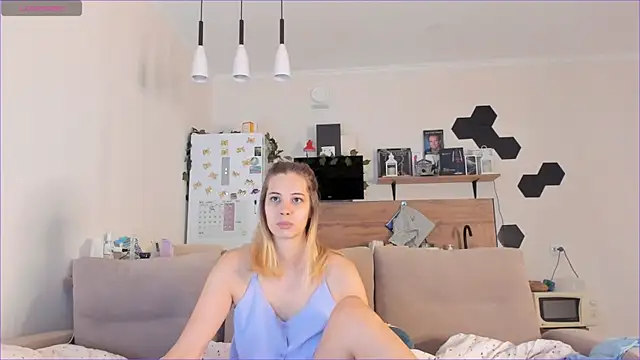 Snapshot of Girl_alone_home chatting on 09-08-25, 02:16 Girl alone home online show from 09-08-25, 02:16