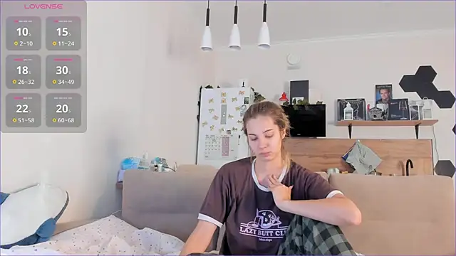 Snapshot of Girl_alone_home chatting on 09-12-25, 03:39 Girl alone home online show from 09-12-25, 03:39