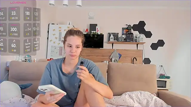 Snapshot of Girl_alone_home chatting on 09-19-25, 03:41 Girl alone home online show from 09-19-25, 03:41