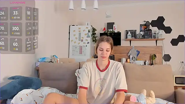 Snapshot of Girl_alone_home chatting on 09-25-25, 03:32 Girl alone home online show from 09-25-25, 03:32