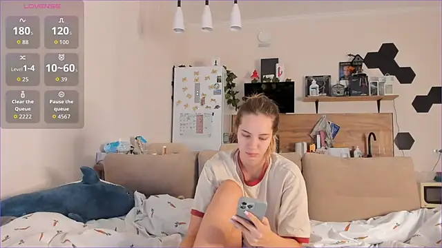 Snapshot of Girl_alone_home chatting on 09-26-25, 03:32 Girl alone home online show from 09-26-25, 03:32