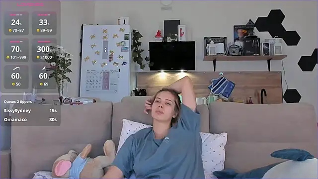 Snapshot of Girl_alone_home chatting on 10-19-25, 04:24 Girl alone home online show from 10-19-25, 04:24