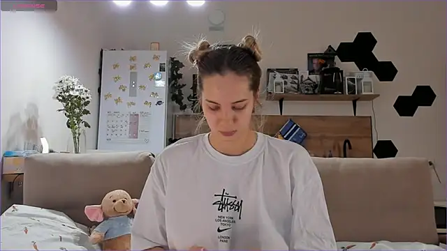 Snapshot of Girl_alone_home chatting on 10-29-25, 03:14 Girl alone home online show from 10-29-25, 03:14