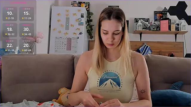 Snapshot of Girl_alone_home chatting on 11-27-25, 04:20 Girl alone home online show from 11-27-25, 04:20