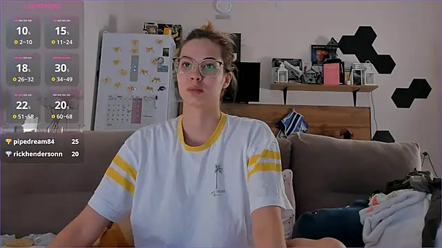 Snapshot of Girl_alone_home chatting on 11-29-25, 04:37 Girl alone home online show from 11-29-25, 04:37