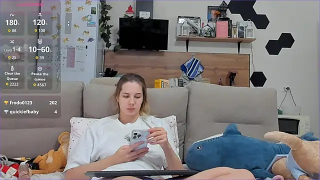 Snapshot of Girl_alone_home chatting on 11-30-25, 04:55 Girl alone home online show from 11-30-25, 04:55