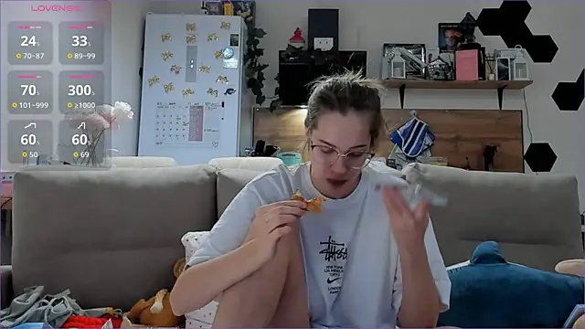 Snapshot of Girl_alone_home chatting on 12-01-25, 05:01 Girl alone home online show from 12-01-25, 05:01