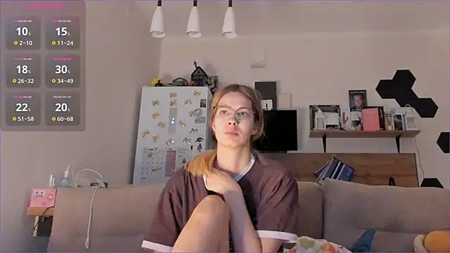 Snapshot of Girl_alone_home chatting on 12-23-25, 03:37 Girl alone home online show from 12-23-25, 03:37