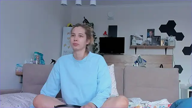Girl alone home online show from 05-14-26, 03:35